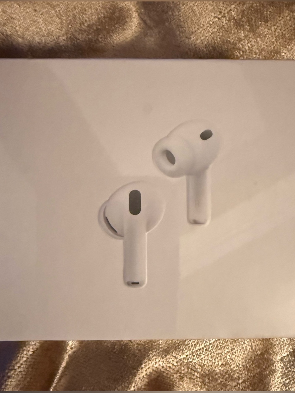 APPLE AirPods Pro 3 NEW IN BOX / SEALED